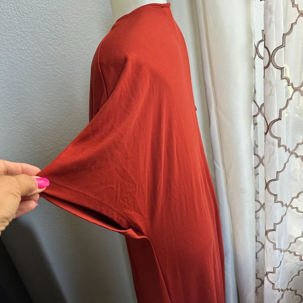 Rust Red V-Neck Maxi Dress With Pleated Front Detail & Short Sleeves - Picture 4 of 7